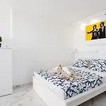 Home2book Bright Ocean View 아파트