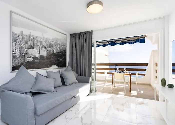 Home2book Bright Ocean View 아파트